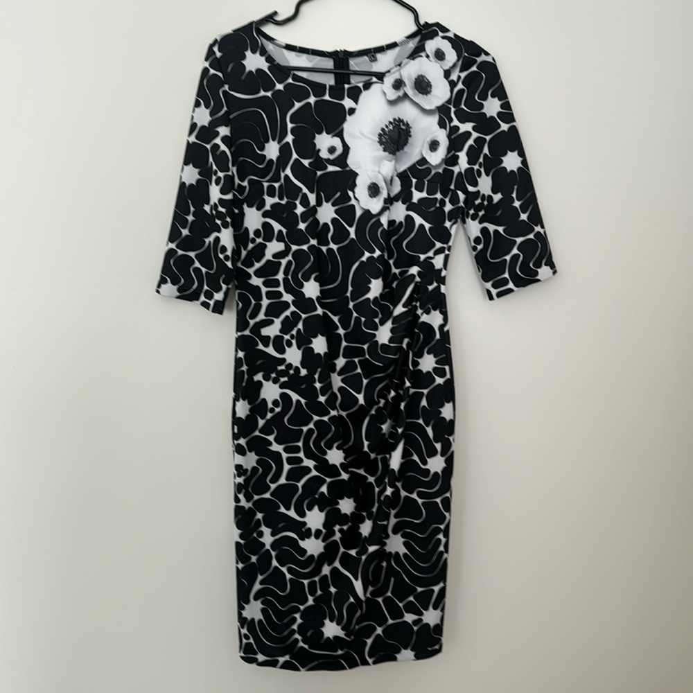 Large stretchy dress
European brand
Brand new never worn